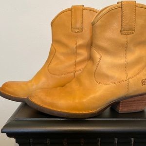Born mustard bootie